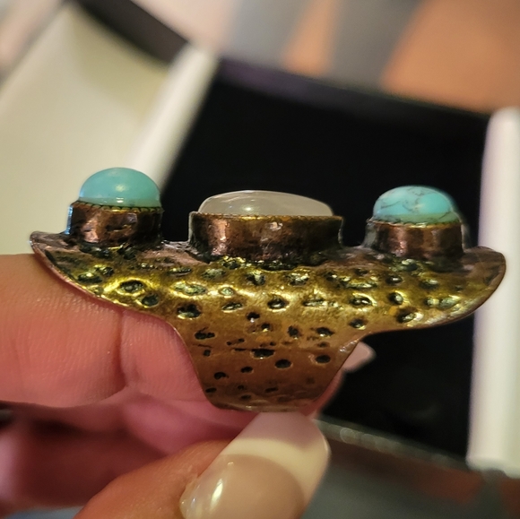 Ring- Vintage Hammered Copper Shield Ring with Turquoise & Rose Quartz Stones - Picture 3 of 4